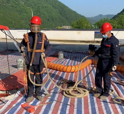 油罐清洗作業(yè)順利進(jìn)行，保障能源供應(yīng)安全